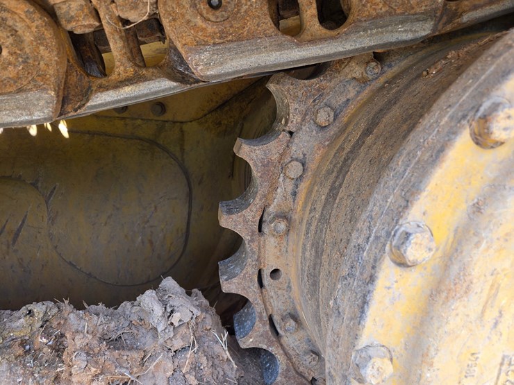 2019-caterpillar-d6-image-63
