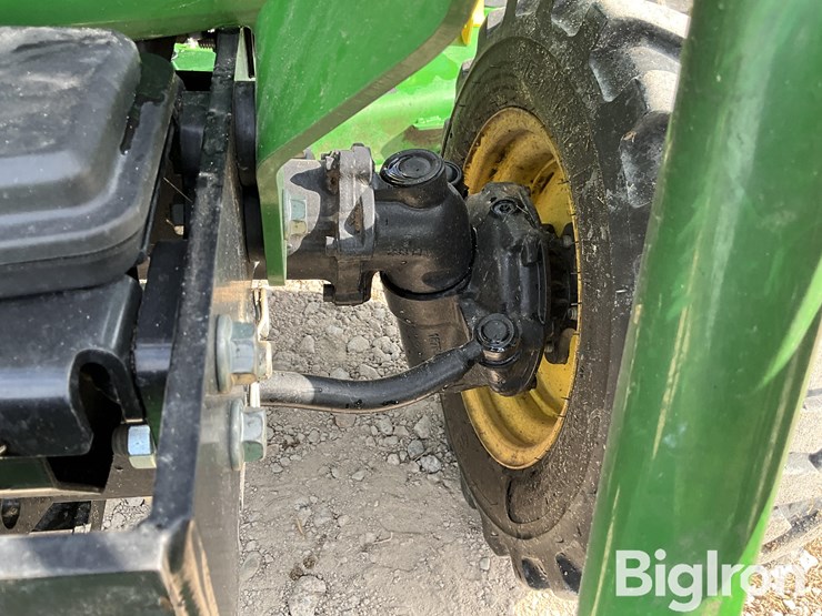 2023-john-deere-2025r-image-11
