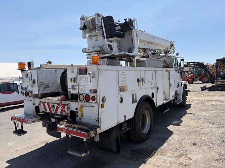 2000-freightliner-fl80-image-3