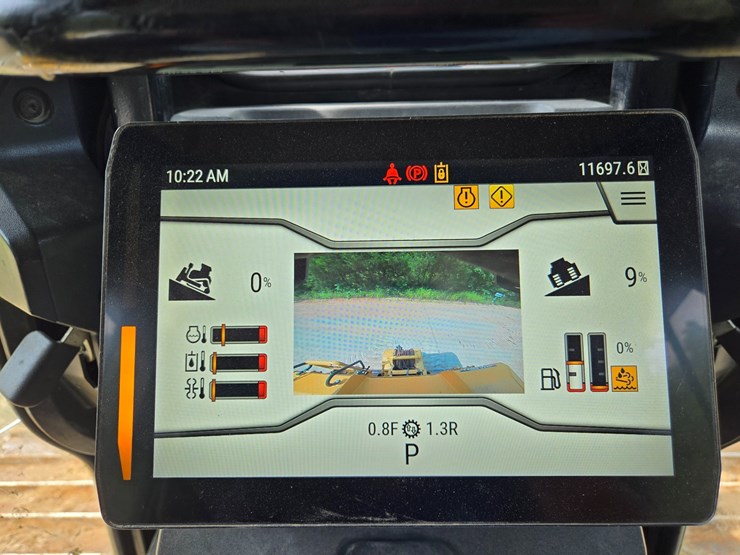 2019-caterpillar-d6-image-44