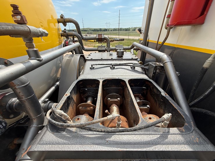 2019-peterbilt-389-image-21