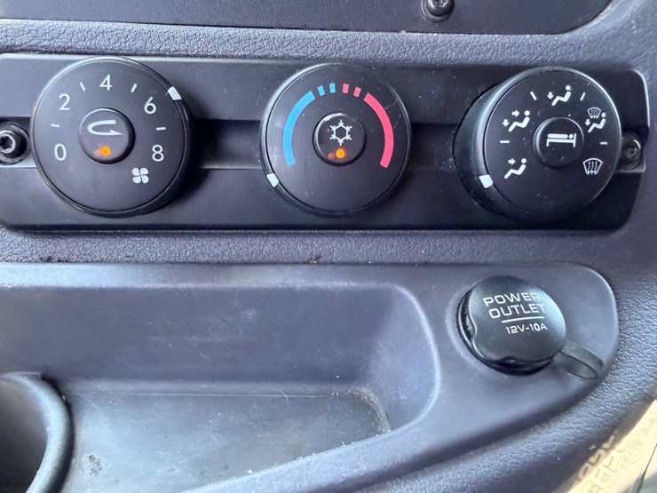 2016-freightliner-cascadia-125-image-101