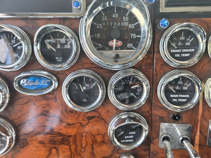 2000-peterbilt-379-image-85