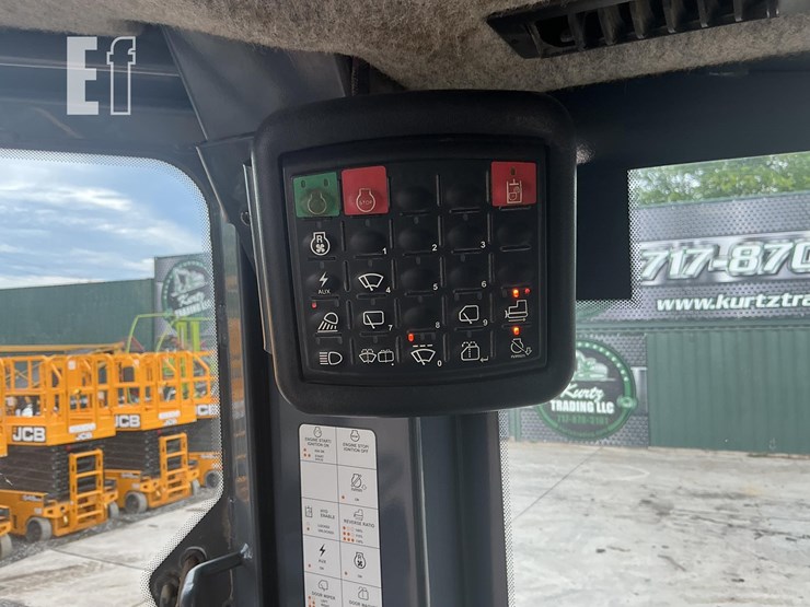 2014-deere-750k-xlt-image-13
