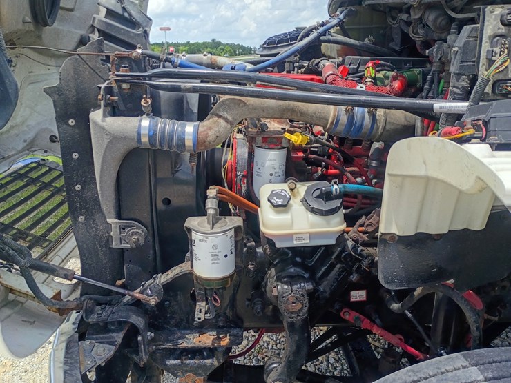 2008-freightliner-m2-106-image-17