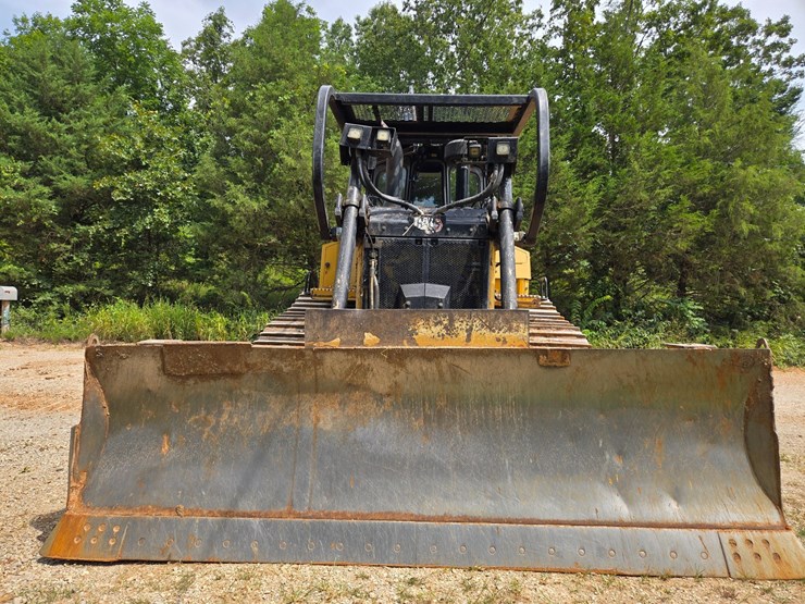 2019-caterpillar-d6-image-16