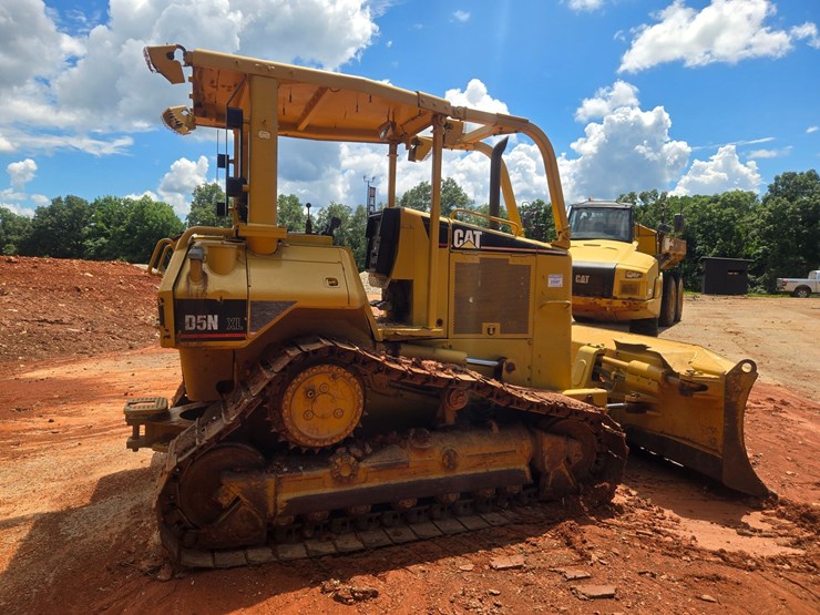 2005-caterpillar-d5n-xl-image-9