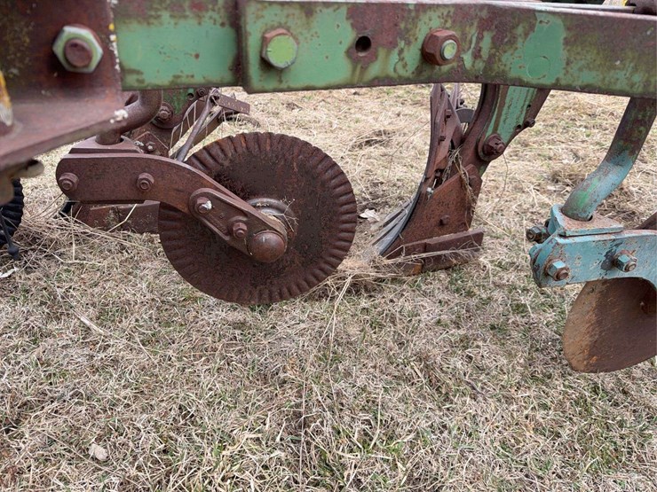 john-deere-pull-type-four-bottom-plow-image-16