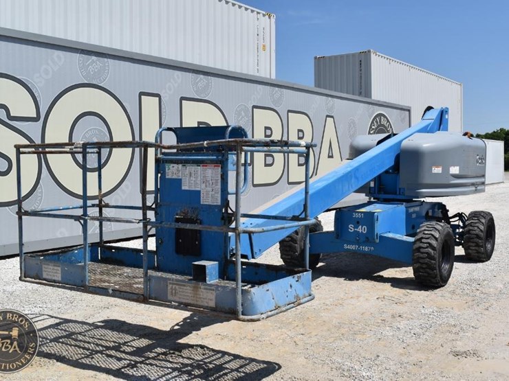 2007-genie-s40-image-2