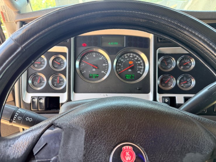 2010-kenworth-t800-image-123
