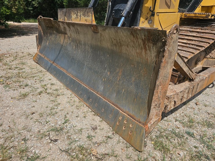 2019-caterpillar-d6-image-87