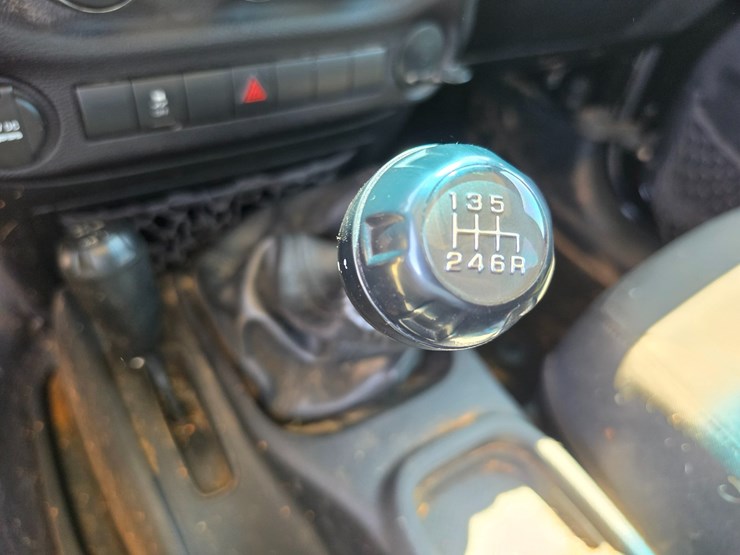 2015-jeep-wrangler-image-35