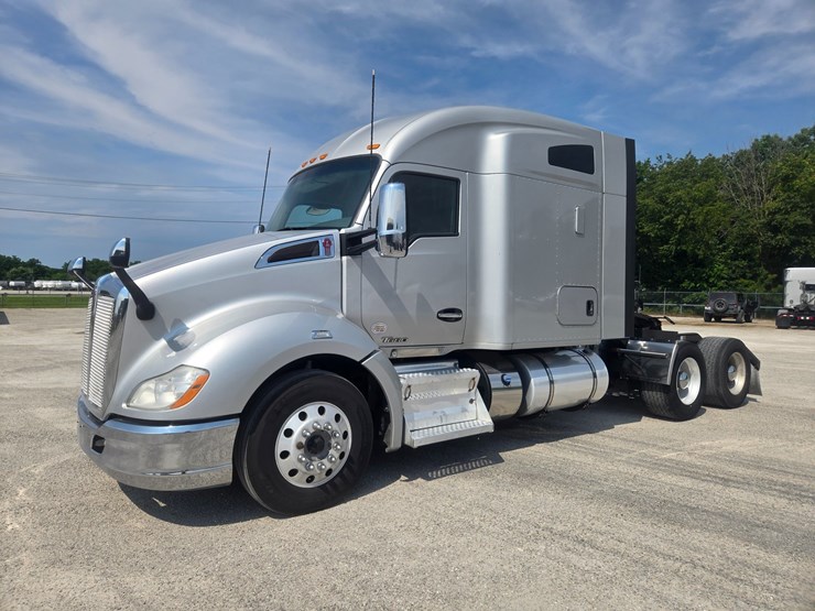 2018-kenworth-t680-image-4