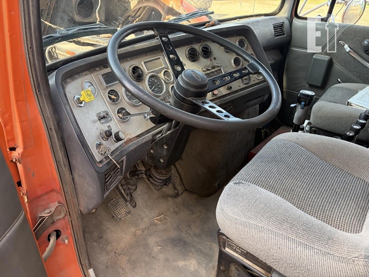 1996-ford-lt9000-image-27
