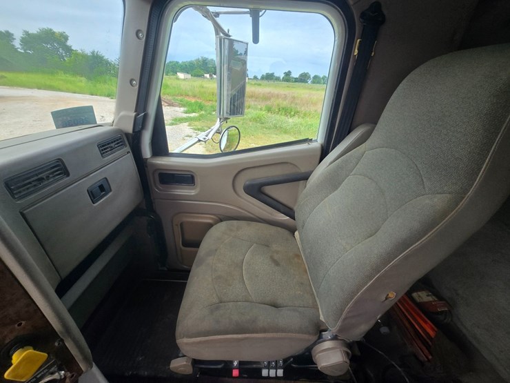 2005-international-9400i-image-45