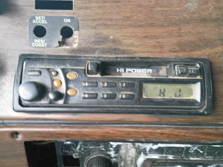 1995-freightliner-fld120-image-48