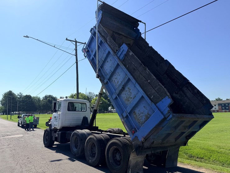 1993-mack-dm690s-image-19