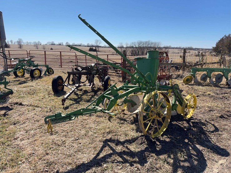 john-deere-pull-type-two-bottom-plow-image-1