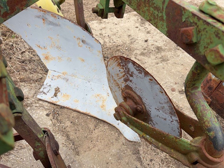 john-deere-two-bottom-plow-image-14