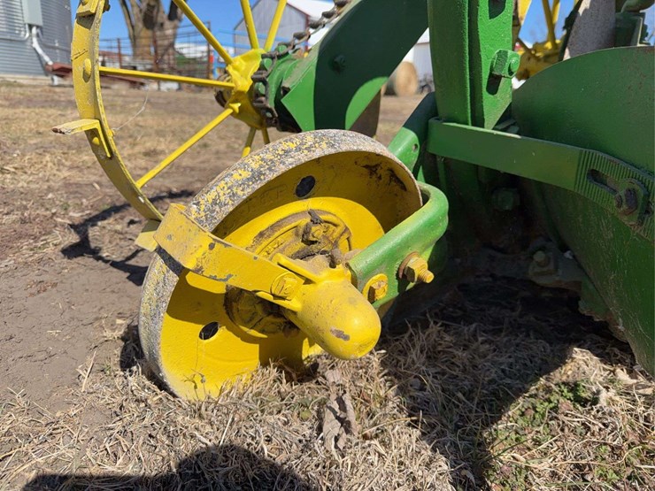 john-deere-pull-type-two-bottom-plow-image-20