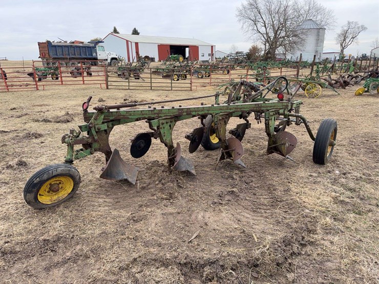 john-deere-pull-type-four-bottom-plow-image-5