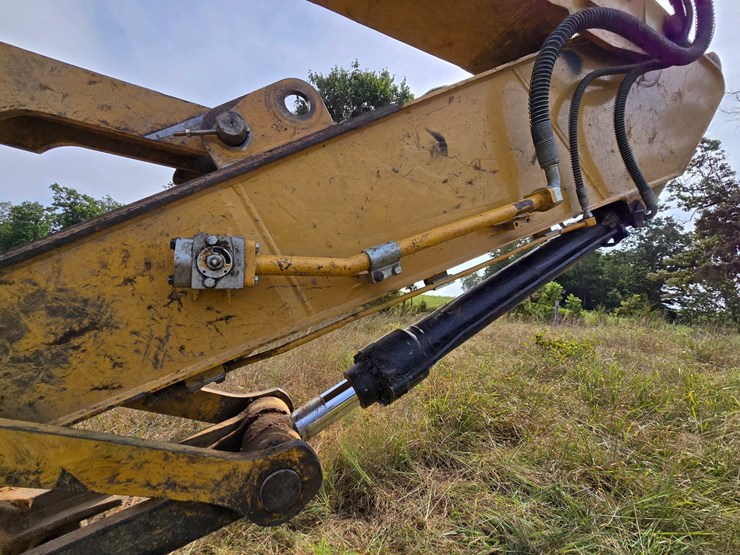 2019-caterpillar-320-image-98