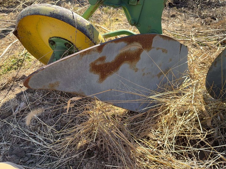 john-deere-three-point-two-bottom-plow-image-14