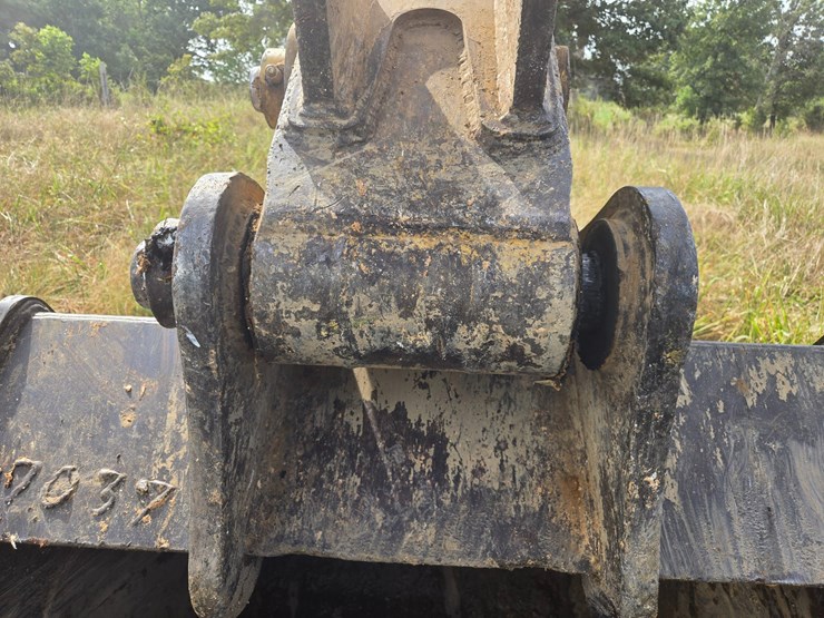 2019-caterpillar-320-image-88