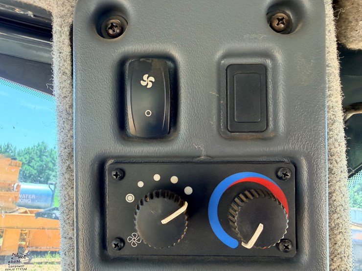 2017-deere-950k-image-54