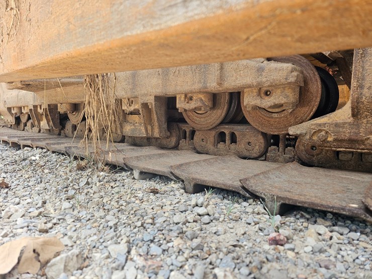 2019-caterpillar-d6-image-85