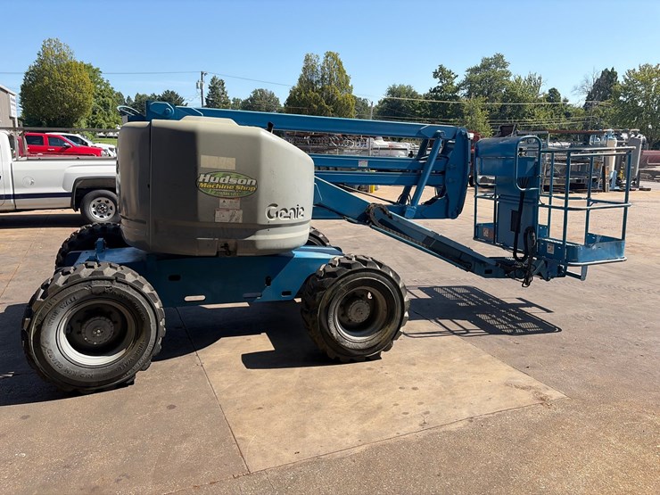 #201-•-2000-genie-z45/25-articulating-boom-lift-image-4