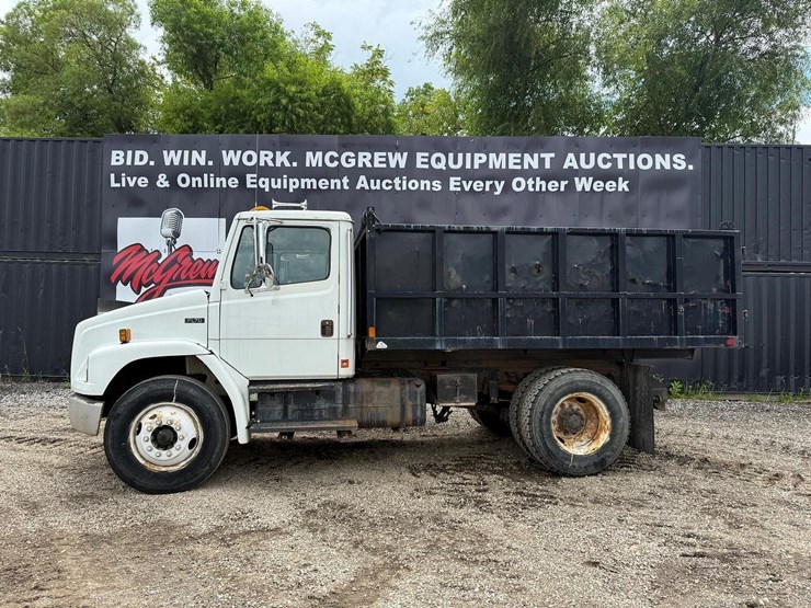 2000-freightliner-fl70-image-1