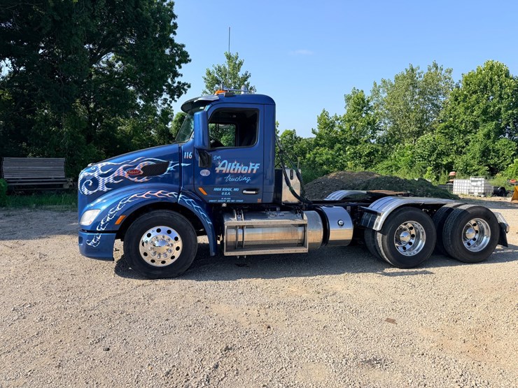2021-peterbilt-579-image-5
