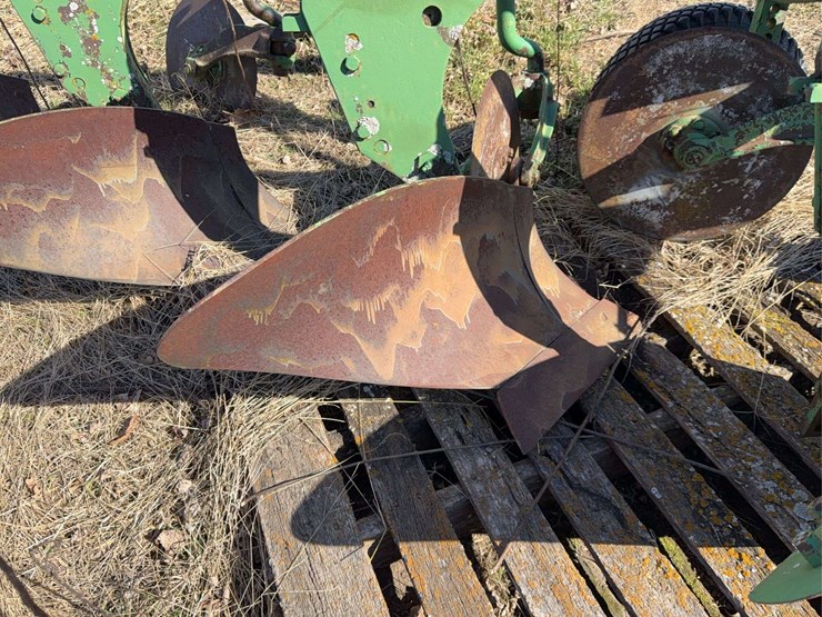 john-deere-no.-44-three-point-three-bottom-plow-image-14