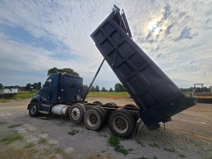 2011-kenworth-t700-image-19