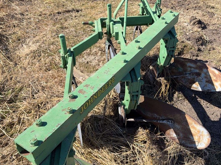 john-deere-three-point-two-bottom-plow-image-23