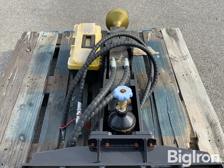 2025-massey-ferguson-730-image-12