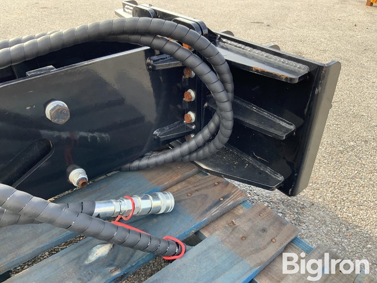 2025-massey-ferguson-730-image-16