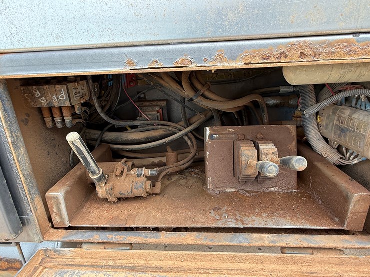 2017-kenworth-t880-image-13