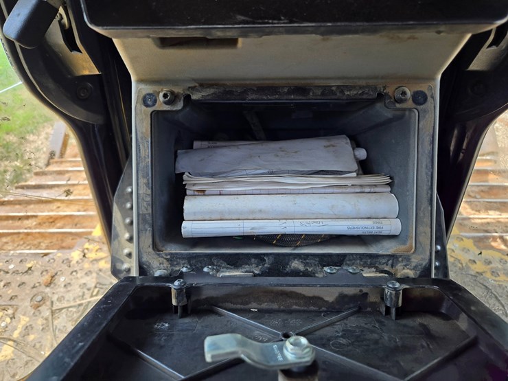 2019-caterpillar-d6-image-57