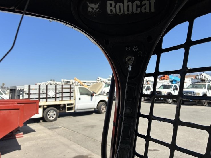 2013-bobcat-s570-image-18