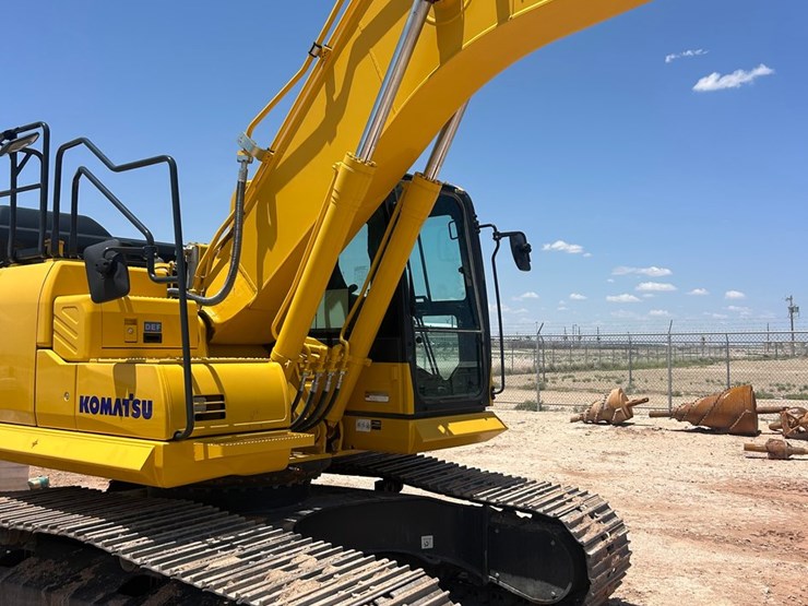 2025-komatsu-pc210-image-10