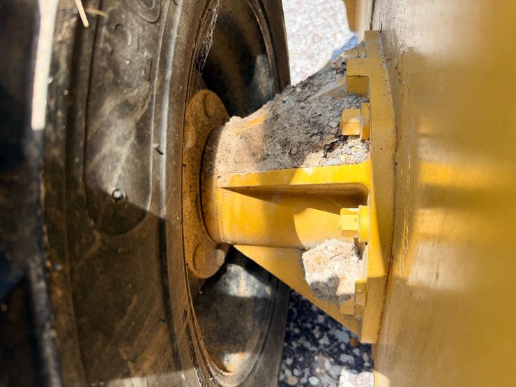 2014-caterpillar-272d-image-91