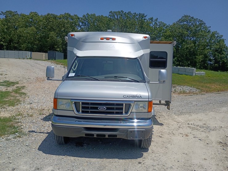 2005-ford-e450-image-15