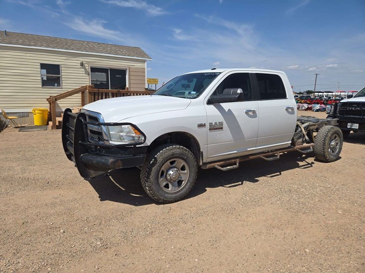 2014-ram-2500-slt-image-1