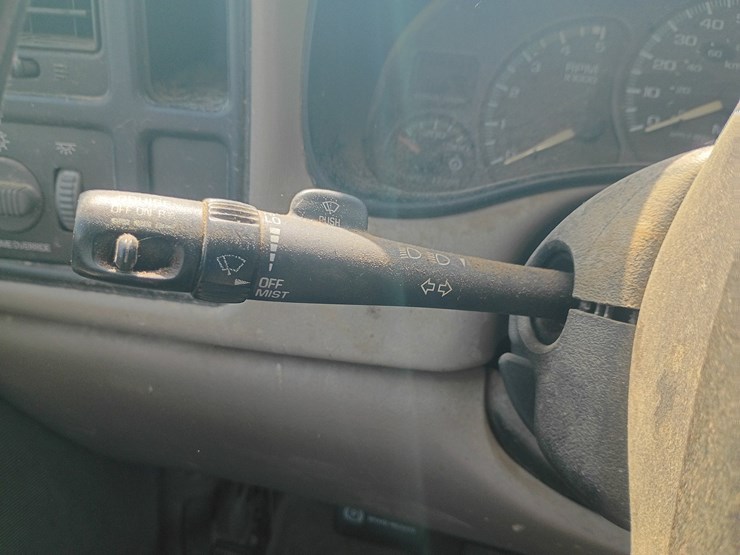 2001-chevrolet-silverado-3500-image-36
