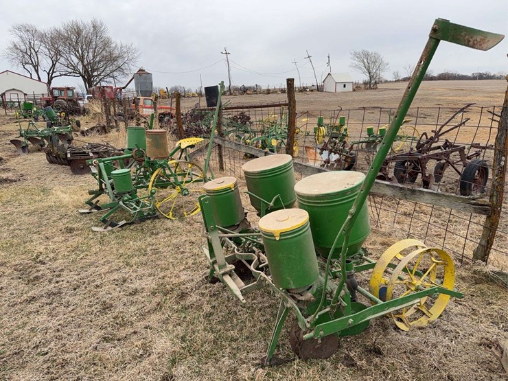 john-deere-two-row-planter-image-1