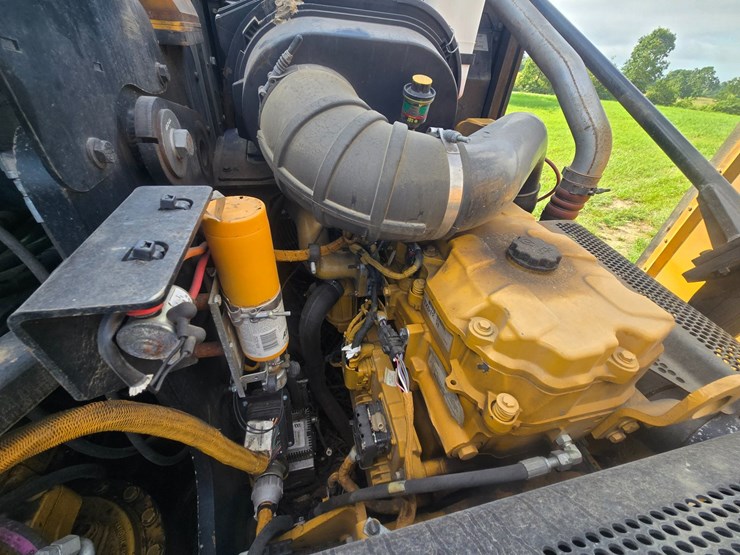 2015-caterpillar-521b-image-27