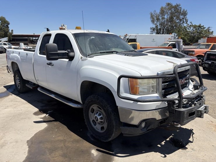 2012-gmc-sierra-2500-image-2