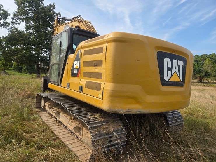 2019-caterpillar-320-image-12